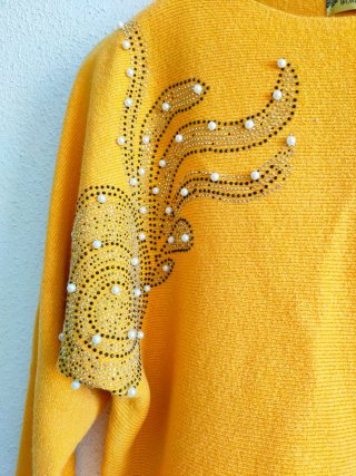 Jersey de punto amarillo / mostaza con pedrería