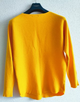 Jersey de punto amarillo / mostaza con pedrería
