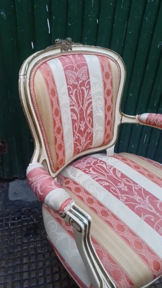2 Sillas estilo Luis XV tapizadas