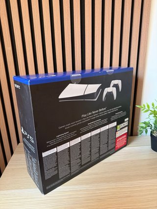 PS5 Digital Edition 825GB + 2 mandos