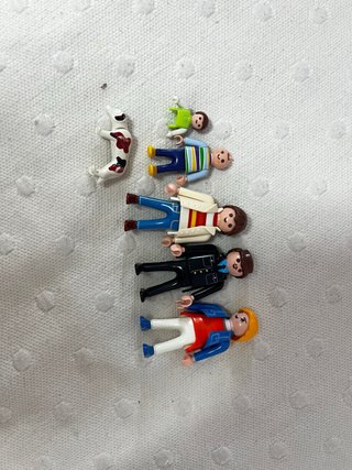Muñecos Playmobil y perro