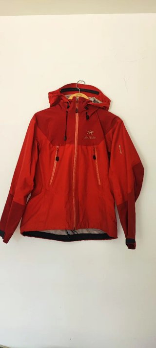 Arc’teryx Beta AR Gore-Tex XCR – Women’s M  🇨🇦