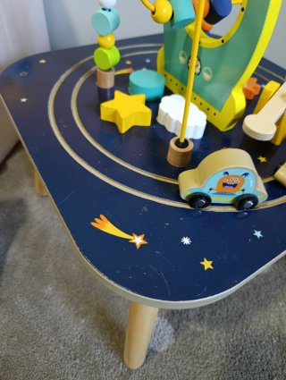 Mesa de actividades infantil de madera