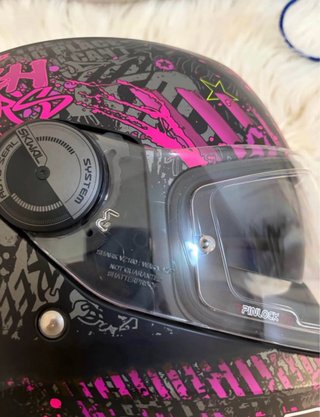 Casco de moto Shark negro rosa