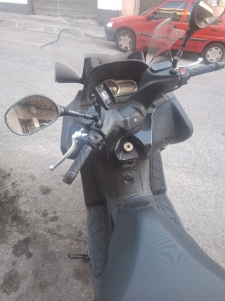 Kymco 400 Maxi Scooter Negra/Gris