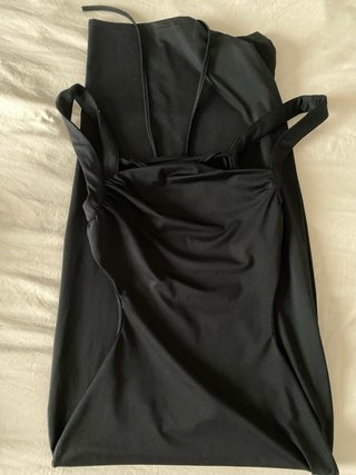 Vestido negro espalda descubierta