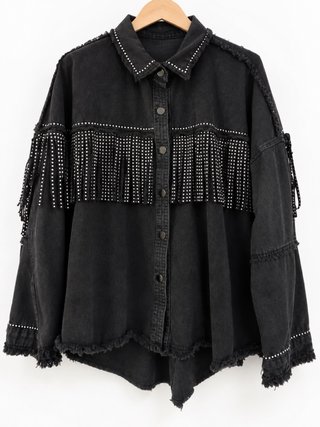 Chaqueta vaquera negra con tachuelas