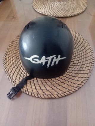 Casco Gath Surf