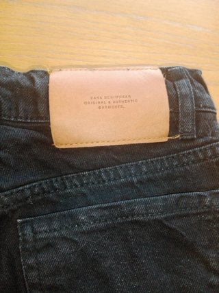 Pantalón negro con brillos 10 años Zara