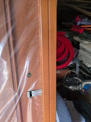 Puerta exterior madera nueva