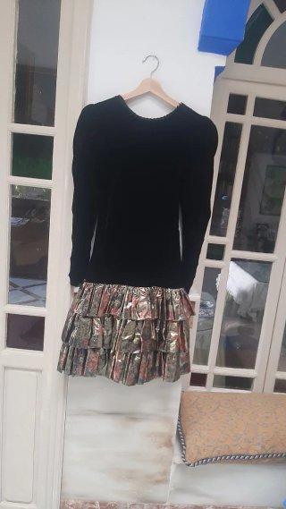 Vestido fiesta negro y dorado T.42