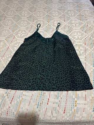 Top verde estampado animal print