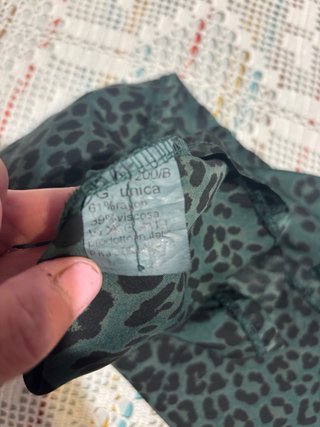 Top verde estampado animal print