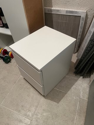 Mesita de noche de madera