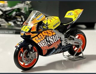 Honda RC 211V Valentino Rossi 1/18