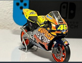 Honda RC 211V Valentino Rossi 1/18