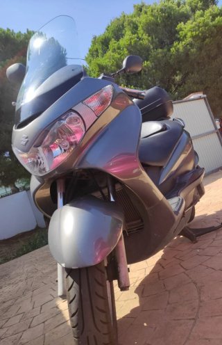 Suzuki Burgman 125 gris