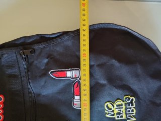 Funda de guitarra negra con parches