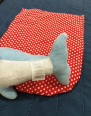Peluche balena blu con cuscino pois rossi
