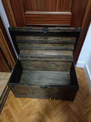 Baúl de madera y metal para recuerdos