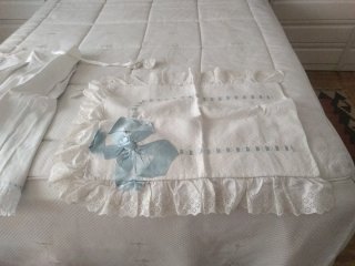 Traje de acristianar antiguo
