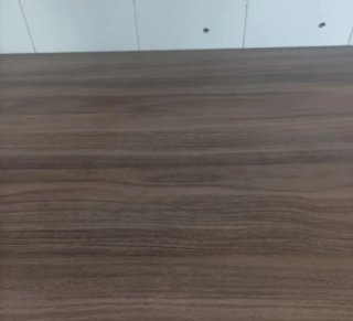Mesa de madera y metal