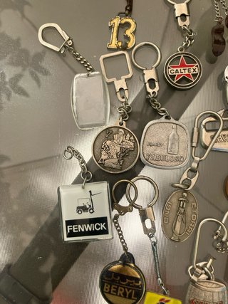 Lote llaveros vintage y chapa coleccionismo