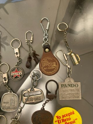 Lote llaveros vintage y chapa coleccionismo