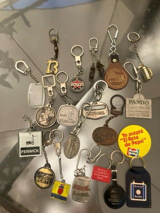 Lote llaveros vintage y chapa coleccionismo