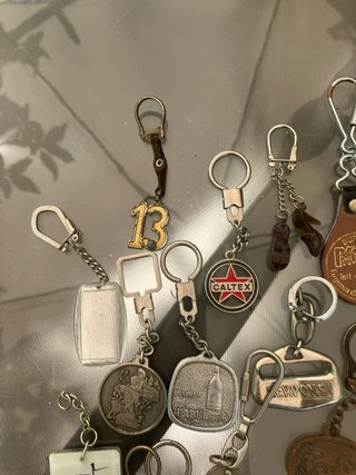 Lote llaveros vintage y chapa coleccionismo
