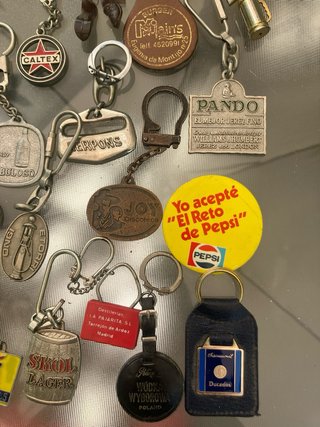 Lote llaveros vintage y chapa coleccionismo
