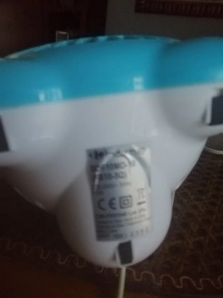 Pequeño ventilador azul. Sin caja.