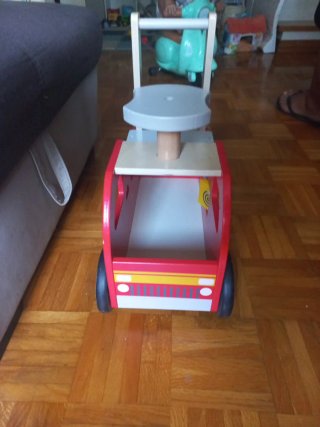 Andador de madera para bebé