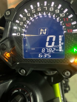 Kawasaki Z900 Negra y Verde A2