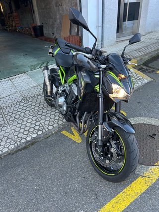 Kawasaki Z900 Negra y Verde A2