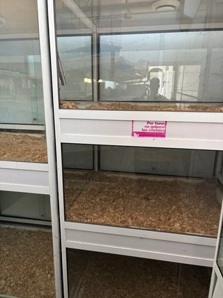 Mobiliario Tienda Animales: Peceras, jaulas.....