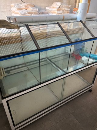 Mobiliario Tienda Animales: Peceras, jaulas.....