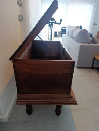 Arca baúl de madera antiguo