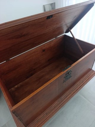 Arca baúl de madera antiguo