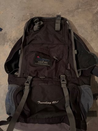 Mochila MOUNTAINTOP 40L Negra y Gris