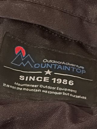 Mochila MOUNTAINTOP 40L Negra y Gris