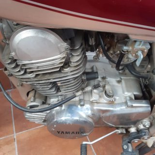 Moto Yamaha Special Roja y Plateada