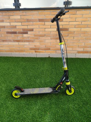 Patinete Oxelo Negro y Amarillo