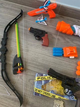 Juguetes tipo Nerf, de pólvora, de sonido todo 15€