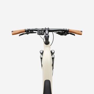Bicicleta eléctrica trekking motor central cuadro bajo