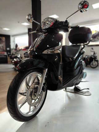 Piaggio Liberty 125 Negra