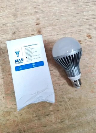 Lampadina lED E27 9W MA5 Cool White Dissipatore
