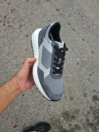 Scarpe uomo grigie e bianche