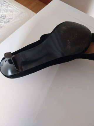 Zapatos de tacón negros de ante