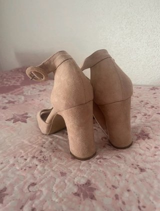 Zapatos de tacón beige rosa